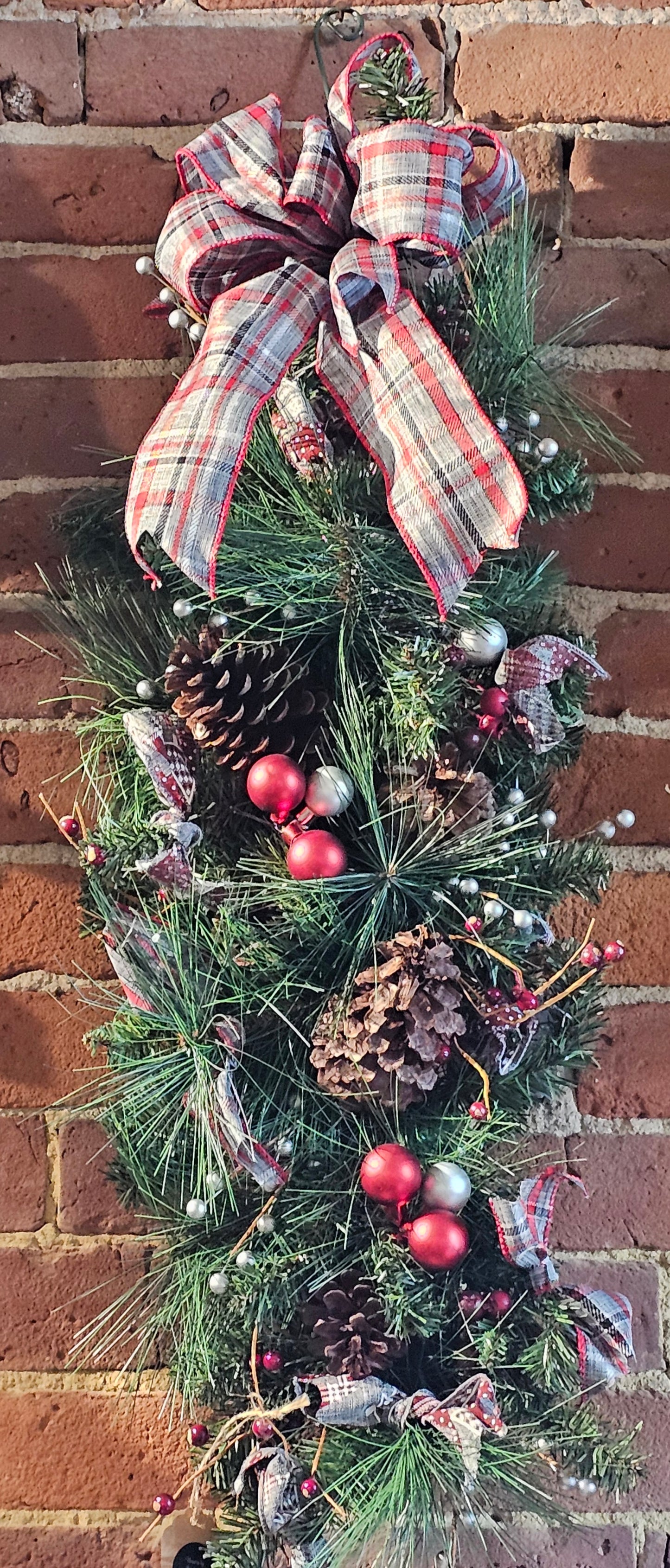 Holiday Hanging Swag Medium (artificial)