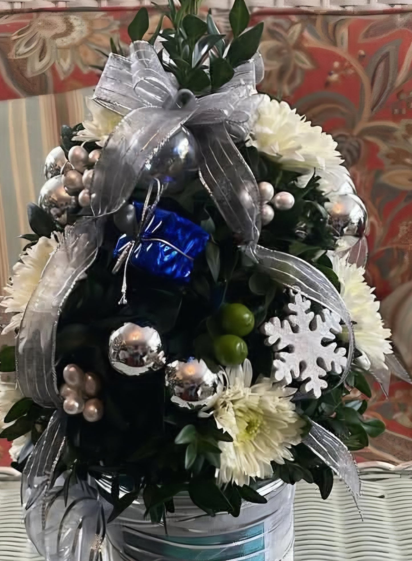 Seasonal Candle Topper Includes 24 Ounce Pilgrim Candle